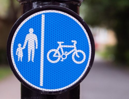Gemeinsamer Weg für Radfahrer und Fußgänger: Wer hat Vorrang?